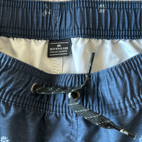 Boys size 14 Quicksilver shorts - Picture 4 of 6